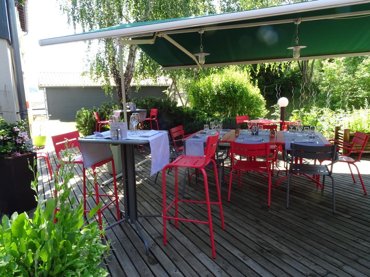 Logis Hotel Restaurant La Tour Dunières Exterior foto